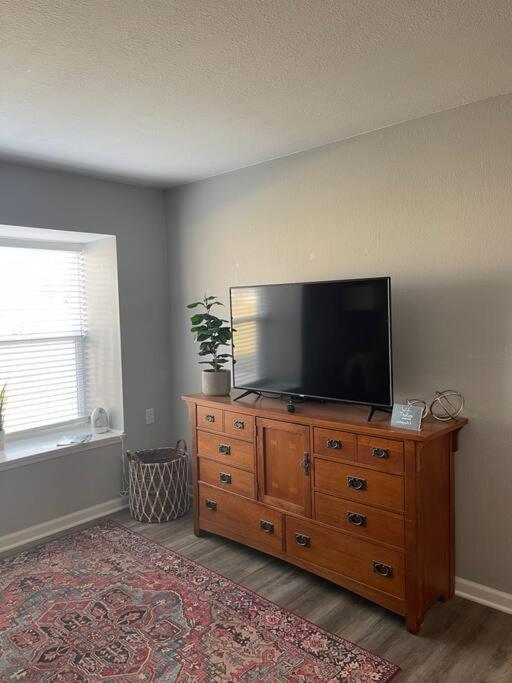 The Bernice - 2 Bedroom Apt In Quilt Town, Usa Hamilton Extérieur photo